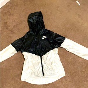 A nice raincoat that isn’t heavy and is stylish